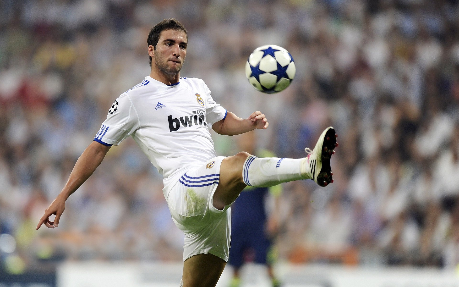 皇马防守锁死波兰，阿坎吉赛后评分拉满，现代足球的防守艺术与个人英雄主义